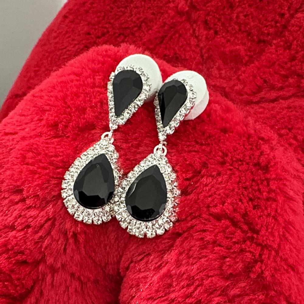 Elegant Black and Silver Teardrop Earrings fashion